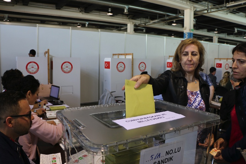Photo of İsviçre’de oy verme işlemleri başladı