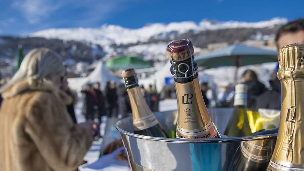 Photo of İsviçre’deki süper zenginler daha da zenginleşiyor