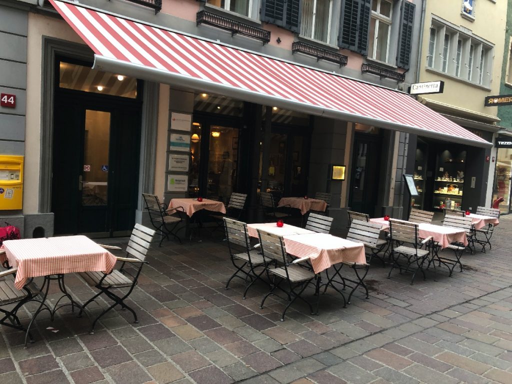 İsviçre’de Korona önlemleri gevşetiliyor, restoranlarda önlemler
