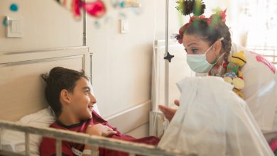 Photo of Hastanede tedavi gören çocuklara neşe, umut ve kahkaha…Theodora Sevgi Doktorları