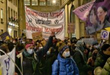 Photo of Bern’de kadınlar şiddete karşı gösteri yaptı