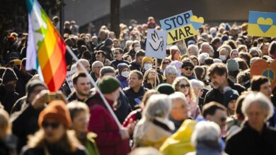Photo of 40 bin kişi Ukrayna’daki savaşı protesto etti