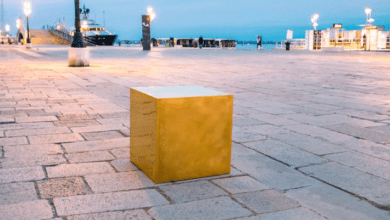 Photo of Zürich’te sıra dışı sanat eseri; 186 kiloluk altın küp